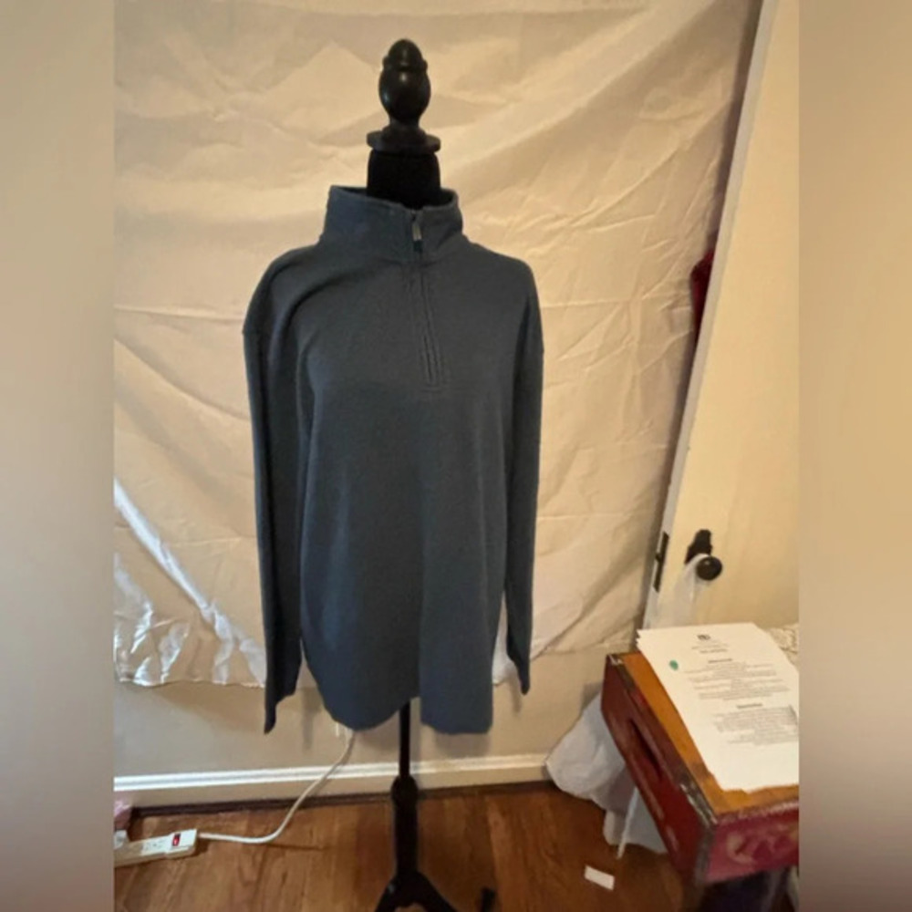 Van Heusen flex quarter zip sweater fleece pullover. Men’s size extra large